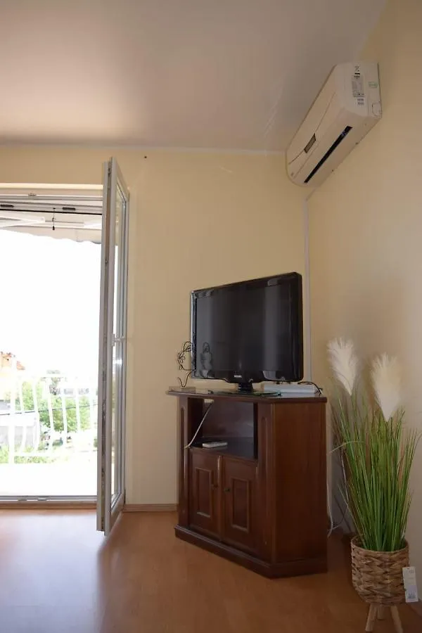 Apartments Marta Kastel Novi 0*,