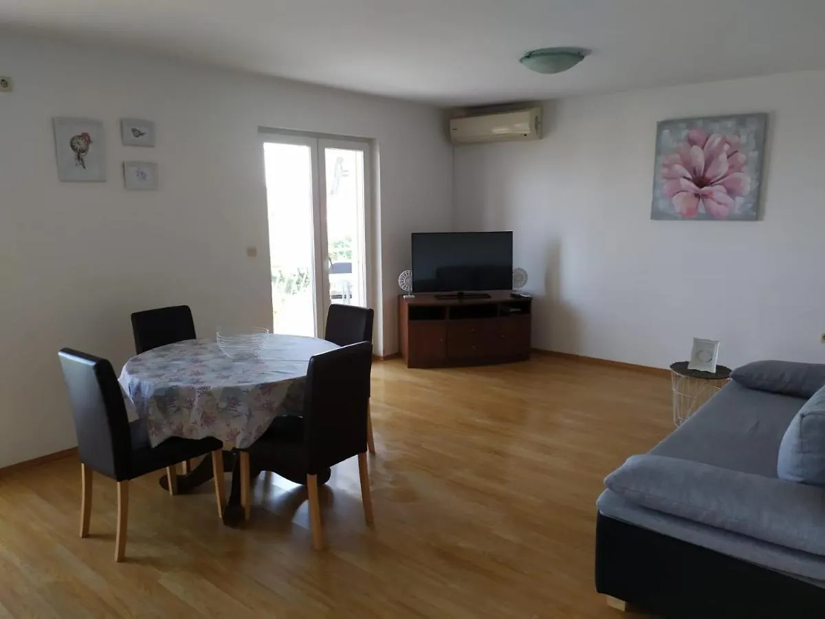 Apartments Marta Kastel Novi